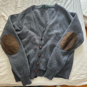 Men’s vintage IZOD 100% wool Gray Cardigan Sweater with Brown Elbow Patches